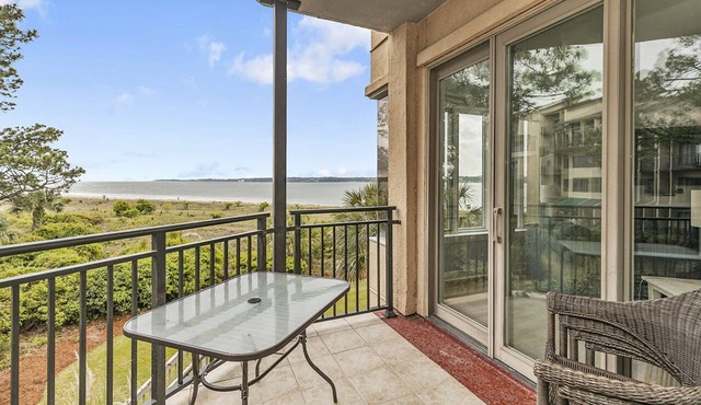 Spectacular Oceanview Condo w/Community Pool Near South Beach!