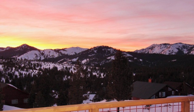 Spectacular Panoramic Sunrise and Sunset Mountain Views; EV Charger; Hot Tub