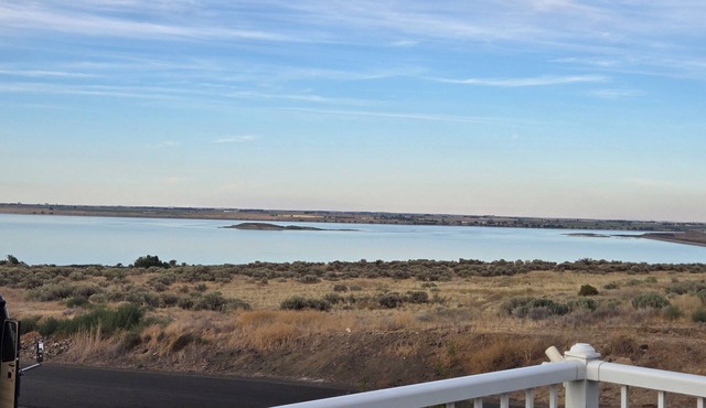 Spectacular Potholes Views from Private Deck_3BR Retreat