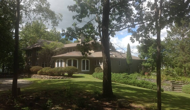 Spectacular Private Hilltop Contemporary Estate (Pool/Catamount/Bash Bish Fall)