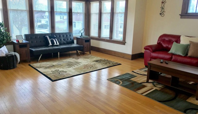 Spectacular! Professionally Cleaned, Self Check In - Sleeps 8