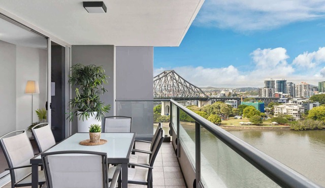 Spectacular River & City Views|Family Apartment