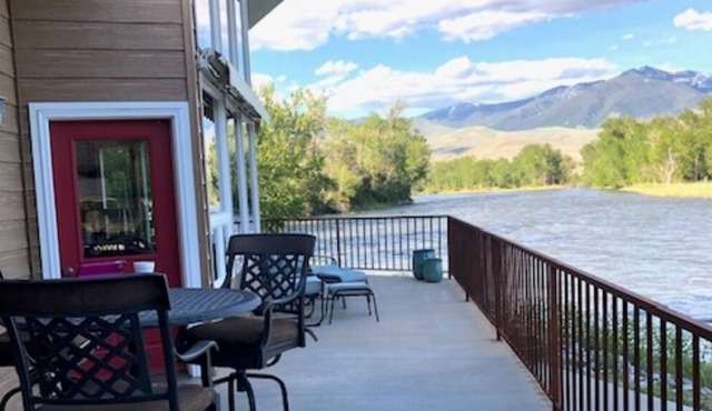 Spectacular Riverfront home- "The River's Edge"