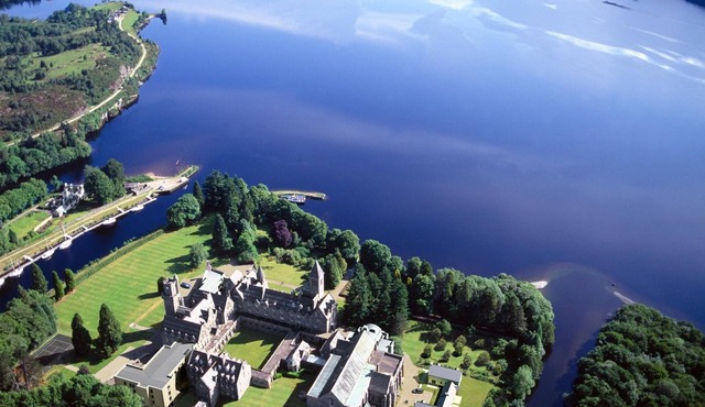 Spectacular, romantic accommodation in an abbey at the shores of Loch Ness!