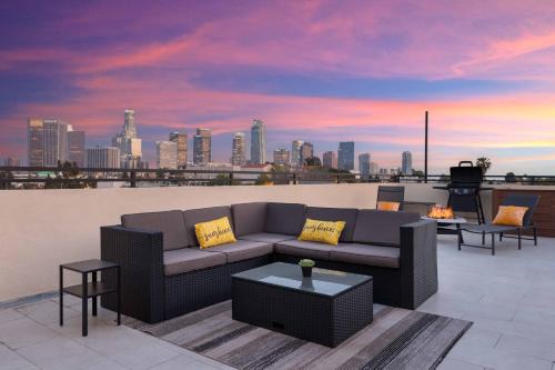 Spectacular Rooftop View House