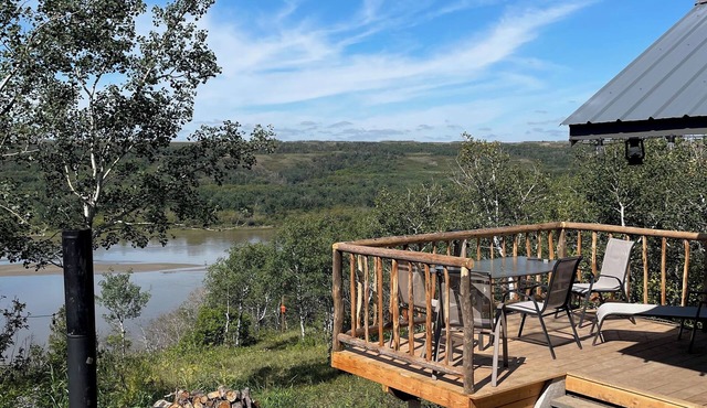 Spectacular Rustic & Cozy Cabin, (built for 2) running water, toilet and shower!