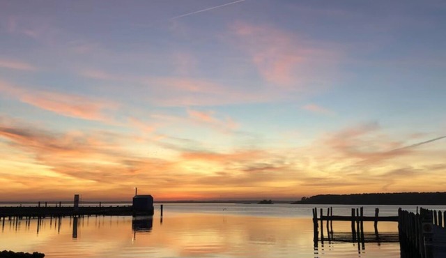 Spectacular Sandy Beach & Private Dock Retreat in Charming Dewey Beach- AC/Wifi