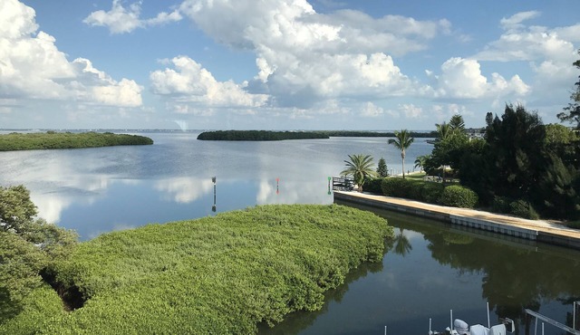 Spectacular Sarasota Bay Views from all rooms
