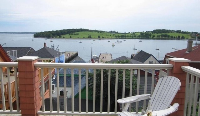 Spectacular sea views overlooking the port of Lunenburg in the heart of the city
