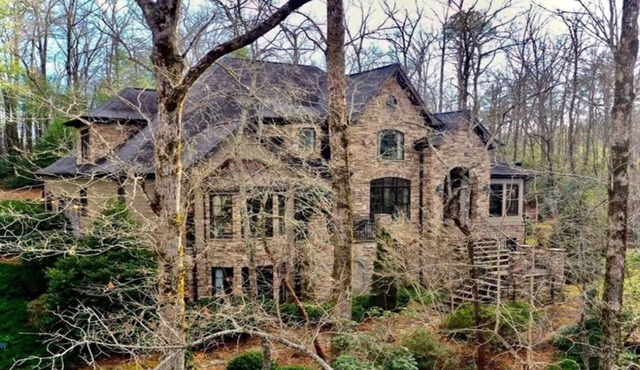 Spectacular Secluded 5 Bedroom Luxury Mountain Property