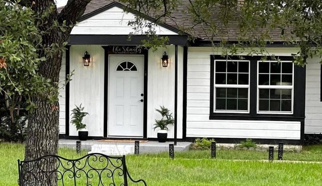 Spectacular Secluded Cottage in Round Top, Texas
