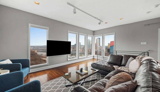 Spectacular Skyline Views - Luxury 2 Bedroom