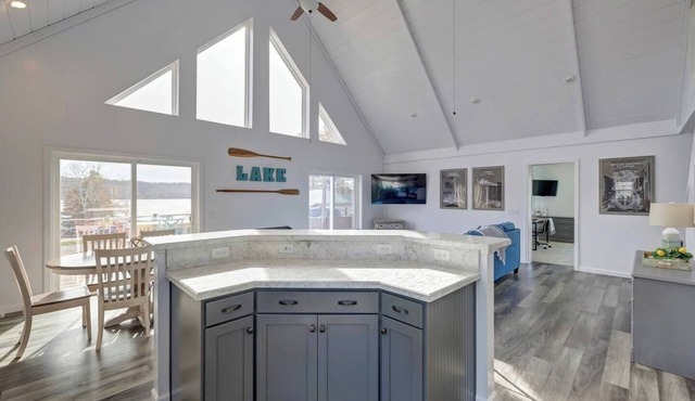 Spectacular & Spacious Lakehouse; Kid Approved!