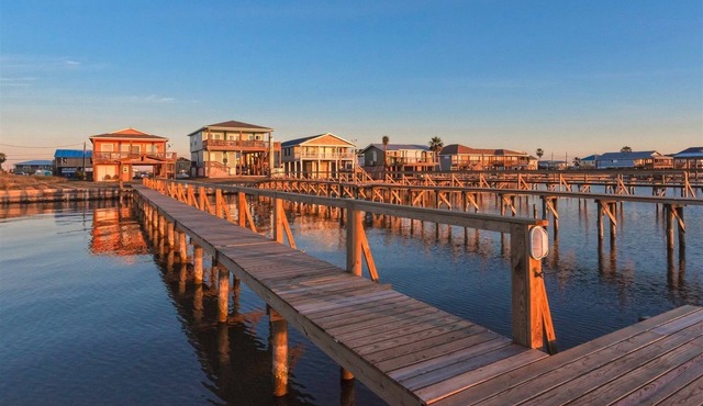 Spectacular sunsets and great fishing on Copano Bay!