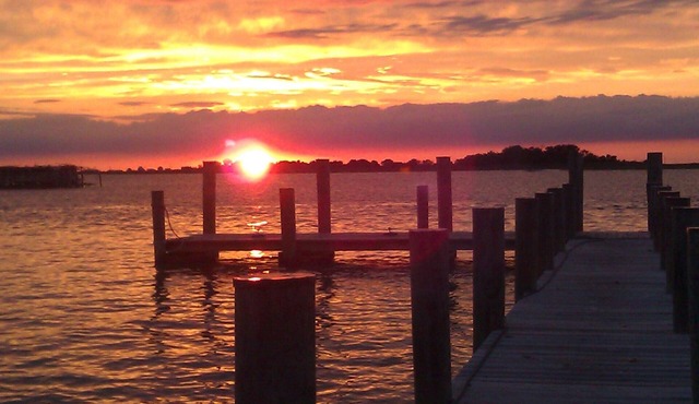 Spectacular Sunsets- Waterfront Home On Smith Island