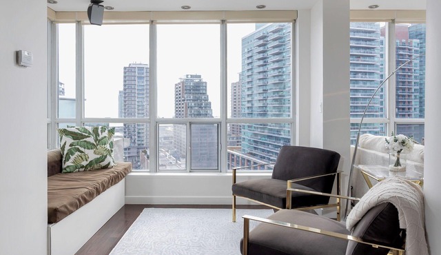 Spectacular Terrace - City/Lake View - 5 mins from major attractions