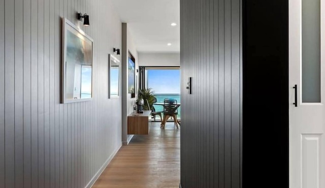 SPECTACULAR "THREE BAYS"