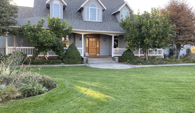 “Spectacular Umitilla Riverfront Views! Spacious Estate with Game & Media Lounge