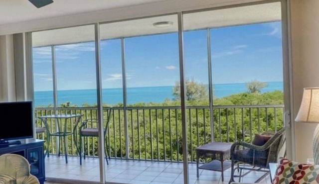 Spectacular unobstructed GULF, BAY and SUNSET view, 5 minutes walk to the beach.