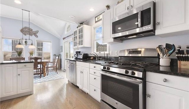 Spectacular 5 Bedrooms, 4 Bathrooms - Steps To The Beach, Short Walk To The Bay