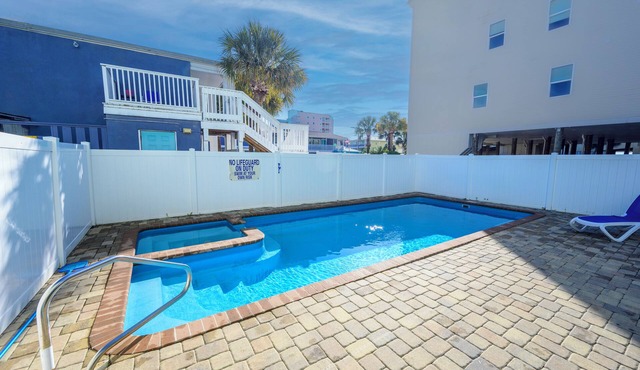 Spectacular Retreat Home! HUGE POOL+THEATRE ROOM+GameRoom ONLY 150ft to Beach