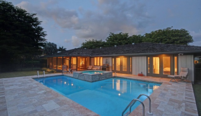 Spectacular Vacation Heated Pool/Spa Home 12 Minute Walk to Beach