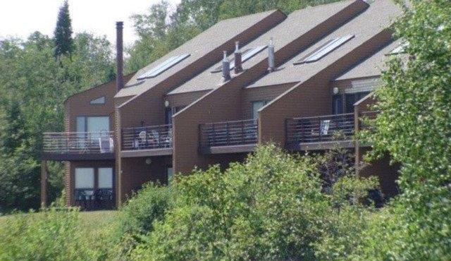 Spectacular view Lake Superior. Spacious Lakehome on lakeshore, unit #99.