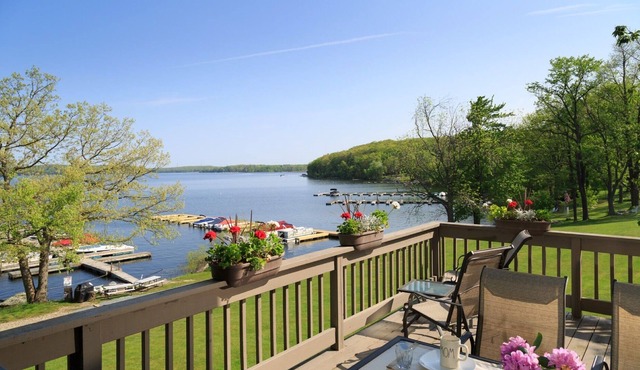 Spectacular View Luxury Lakefront Vacation Home on Lake Wallenpaupack