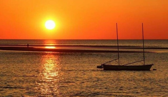 Spectacular View, Steps to Brewster Pineland Park Private Beach