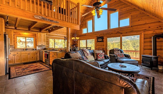 Spectacular Views, Hot Tub, Close to Wolf Creek & San Juan River