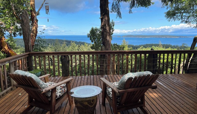 Spectacular Views! 1.5 miles from Eastsound