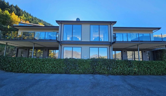 Spectacular Views & Comfort in Queenstown!