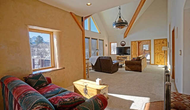 Spectacular Views! Comfortable, Spacious, Family Friendly Home-3 bedroom, 3 bath