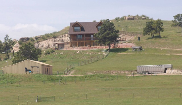 Spectacular views from beautiful, spacious log cabin in Nebraska National Forest