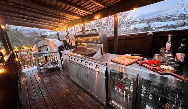 Spectacular Views | Pizza Oven & BBQ