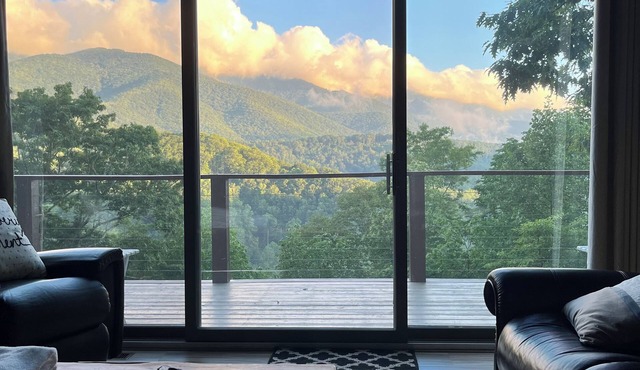 Spectacular Views! Hot tub, Hiking, Waterfalls, FishingnReduced Rates