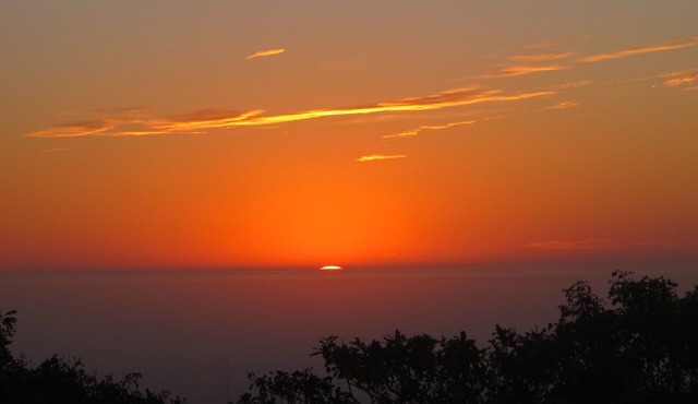 Spectacular Views, Immaculate, Walk to Quiet Beach, Central AC, Private, Quiet