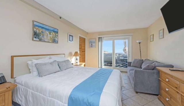 Spectacular Views in Studio & 1 BTH Apt w/Balcony