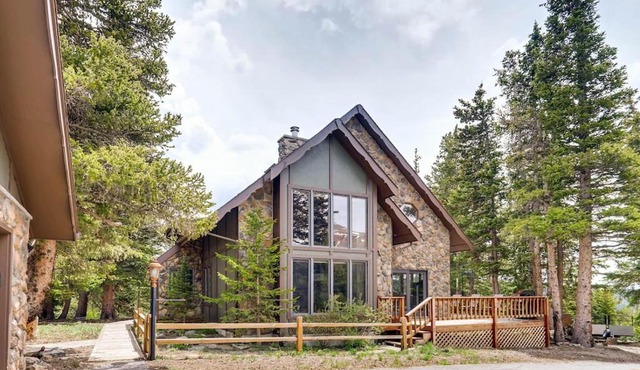Spectacular Views in your Own Private Escape with Hot Tub - Mountain Aire' Getaway