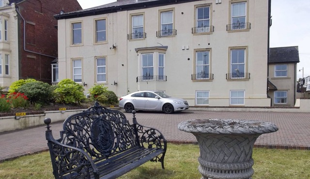 Spectacular views of the beach, sea, pier and lighthouse