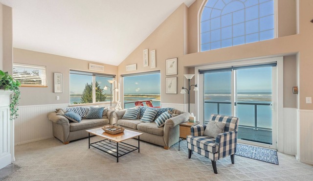 Spectacular views of the Pacific Ocean and Bay - 3 Bedroom house sleeps 8.