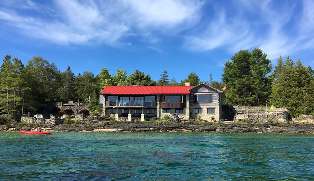 Spectacular views- Stone Cottage, steps to the water, heated pool, pet friendlyn