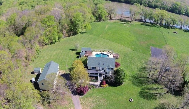 Spectacular Views & Serene Surroundings: Your Perfect Getaway