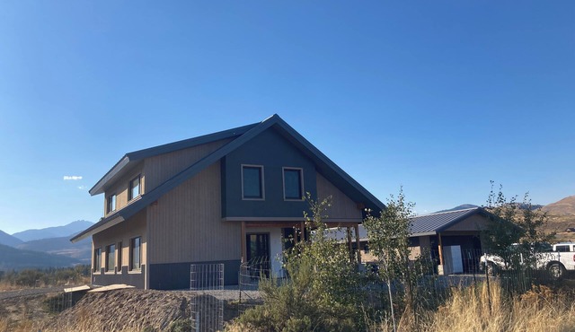 Spectacular views, spacious, quiet, comfortable, secluded yet walkable to town.