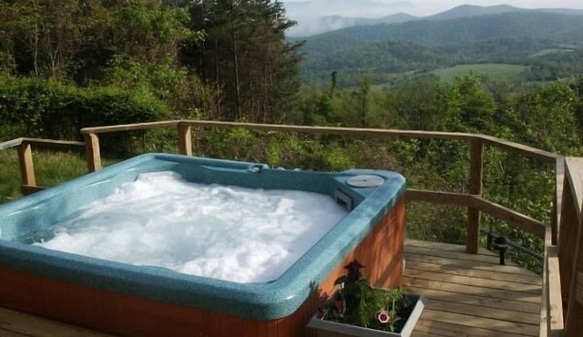 Spectacular Views, Swimming Pool, Hot Tub, Real Log Fires, Mountain Getaway