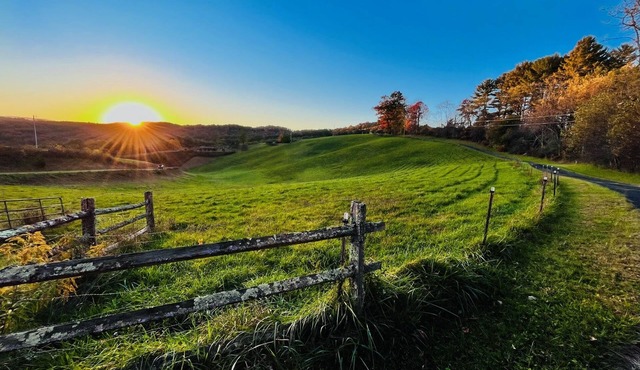 Spectacular Views to Remember! Near hiking, biking, wineries, pet friendly