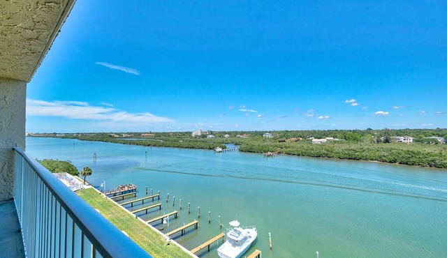 Spectacular Views & Endless Views! (Bldg. Construction-See Descrpt)