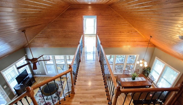 Spectacular Views! Year-Round Deep Water, Hot Tub, Canoes, Pool Table!