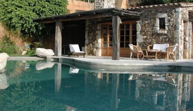 Spectacular villa on Barcelona coast - Lagoon-style jacuzzi. wifi, a/c