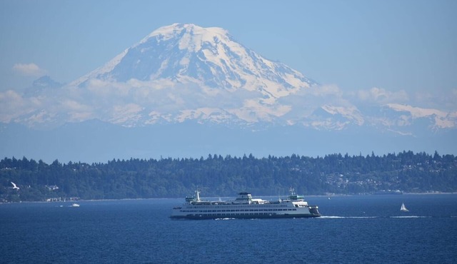 Spectacular waterfront Bainbridge Island Home. Breathtaking views!